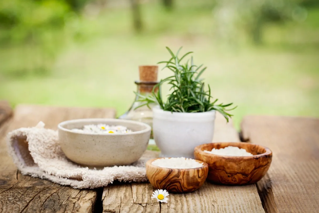DIY Easy Lavender and Rosemary Shampoo